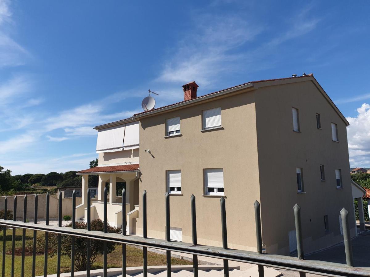 Apartments With A Parking Space Valbandon, Fazana - 7296 Štinjan Exterior foto