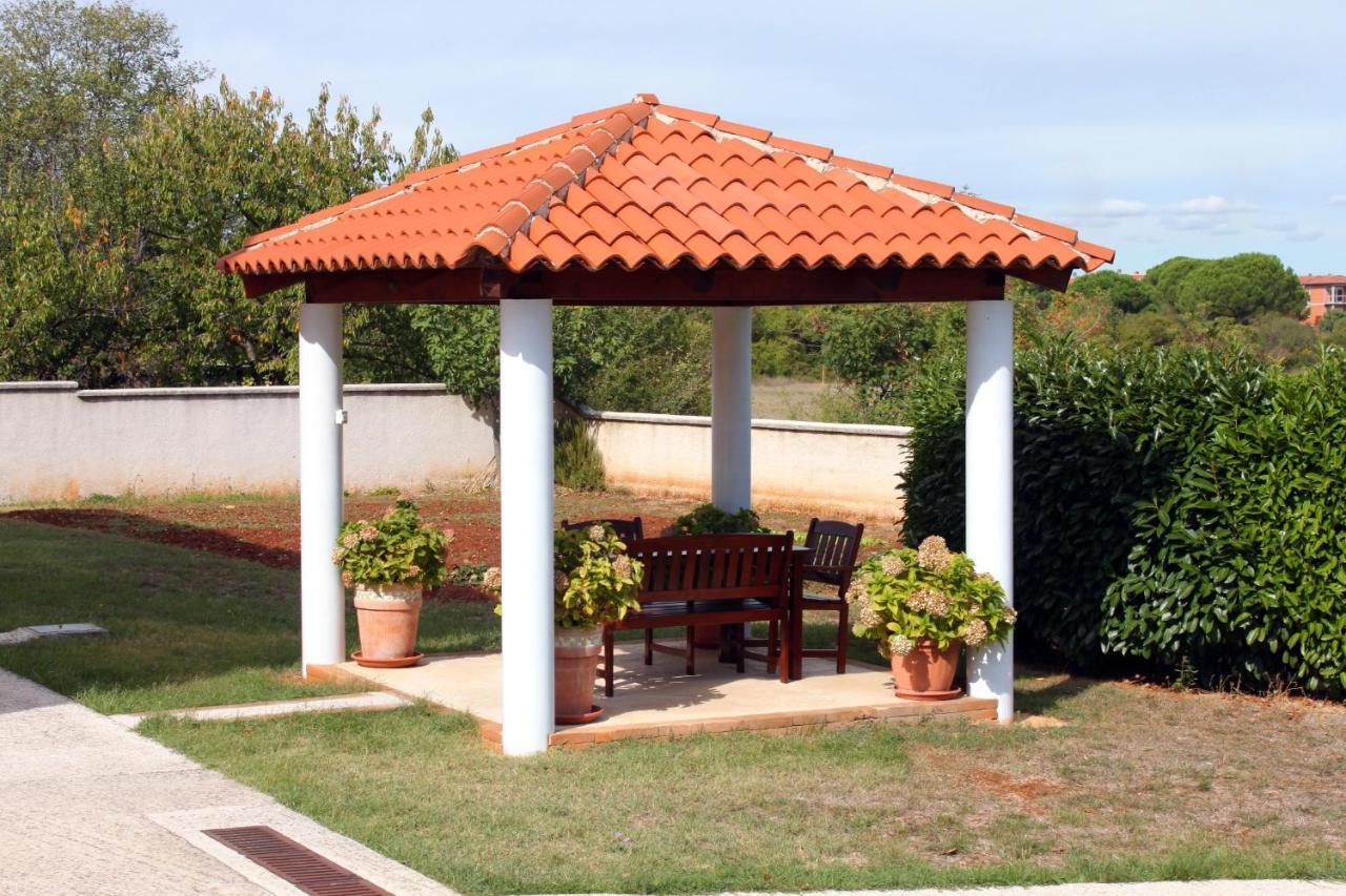 Apartments With A Parking Space Valbandon, Fazana - 7296 Štinjan Exterior foto